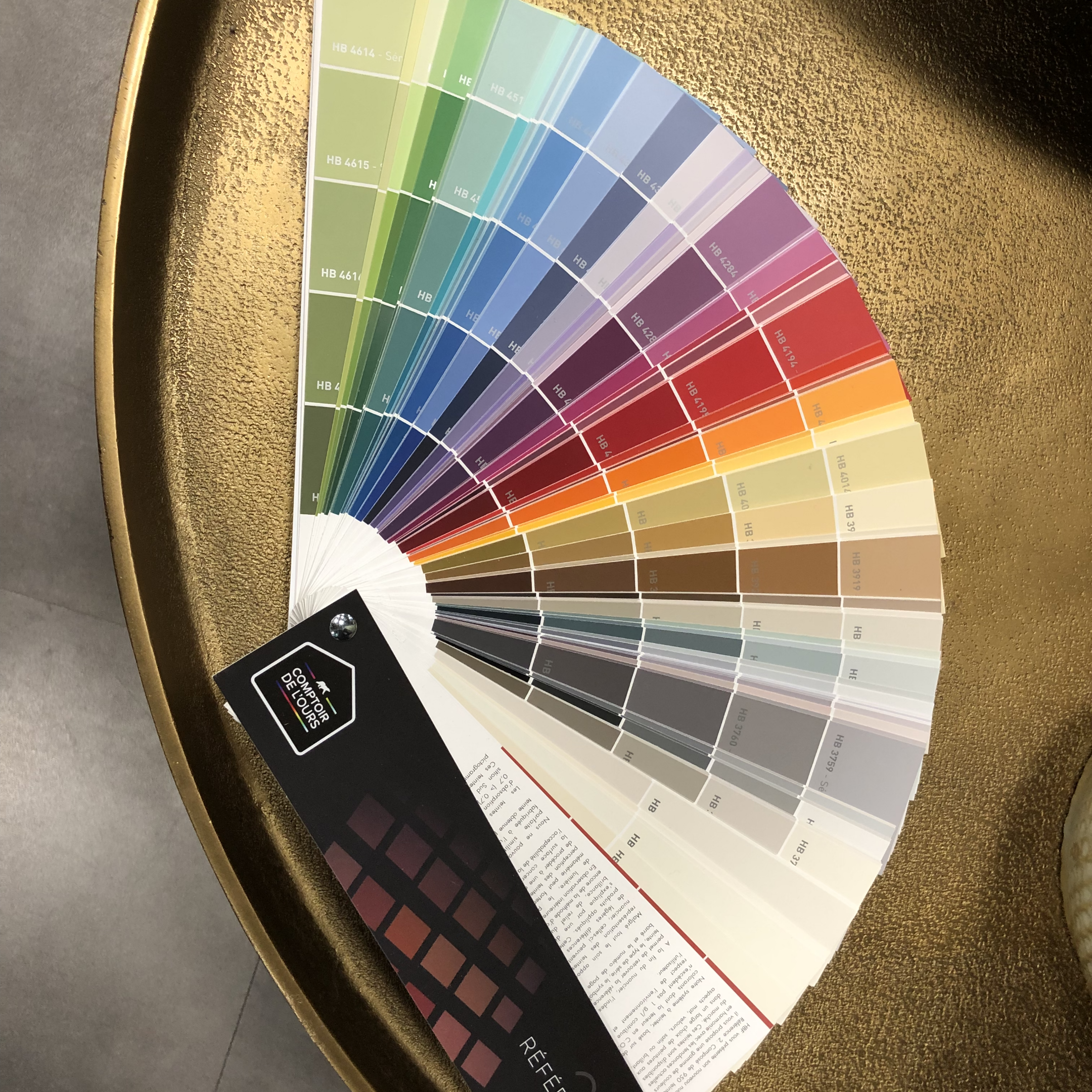 Nuanciers : Choisissez la Couleur Parfaite pour vos Projets | Comptoir de l’Ours