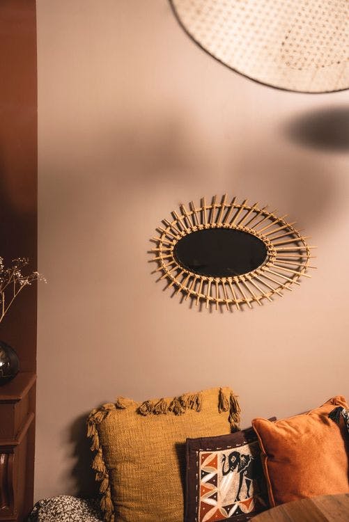 miroir oreiller mur beige nude décoration